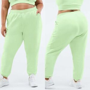 Fabletics Maddie Ziegler Lime Mint Joggers Sweatpants